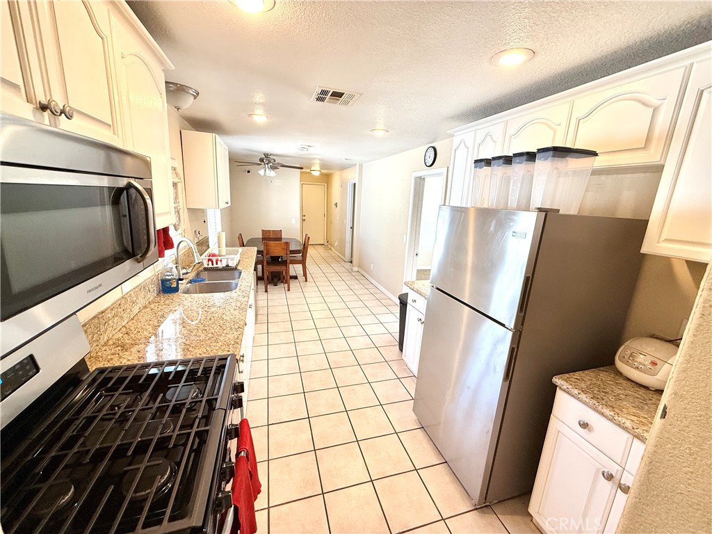 1014 W 48th Street Property Photo 7