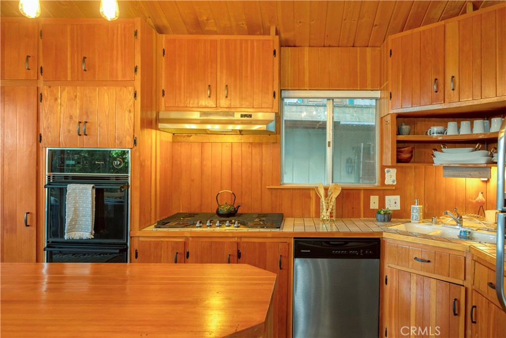 579 E Victoria Court Property Photo 14
