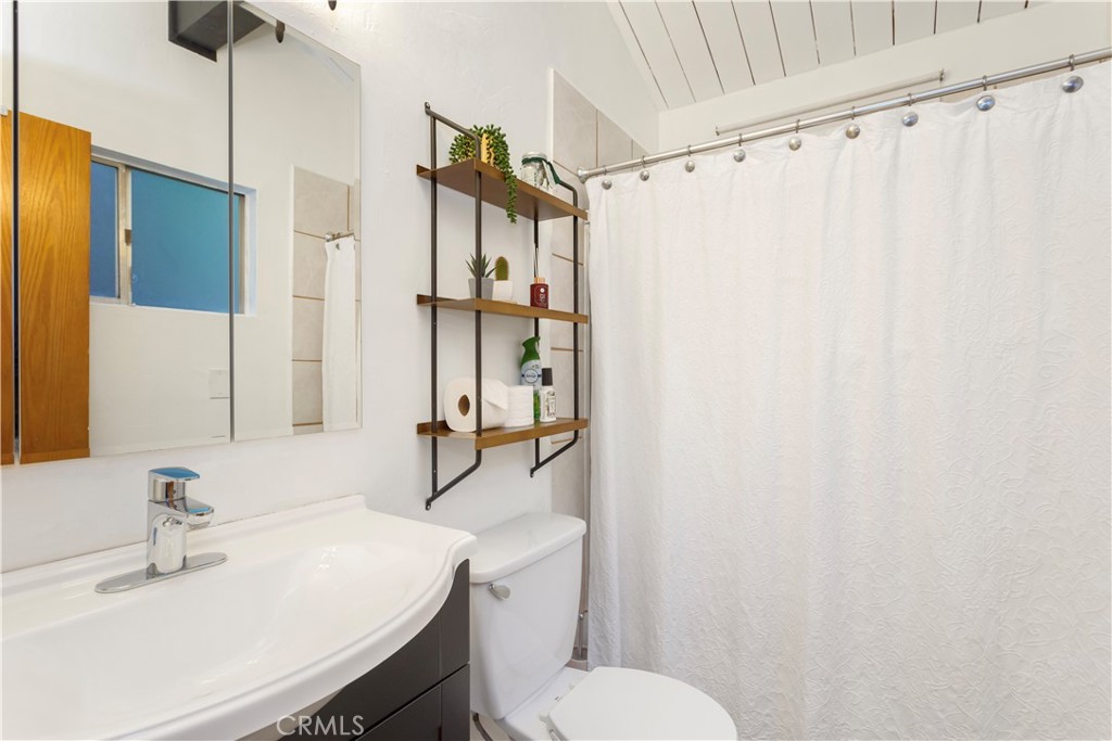 579 E Victoria Court Property Photo 21