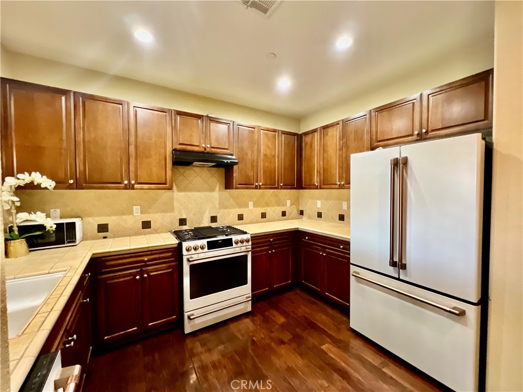 15868 Lasselle Street B Property Photo 6