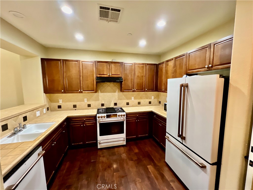 15868 Lasselle Street B Property Photo 7