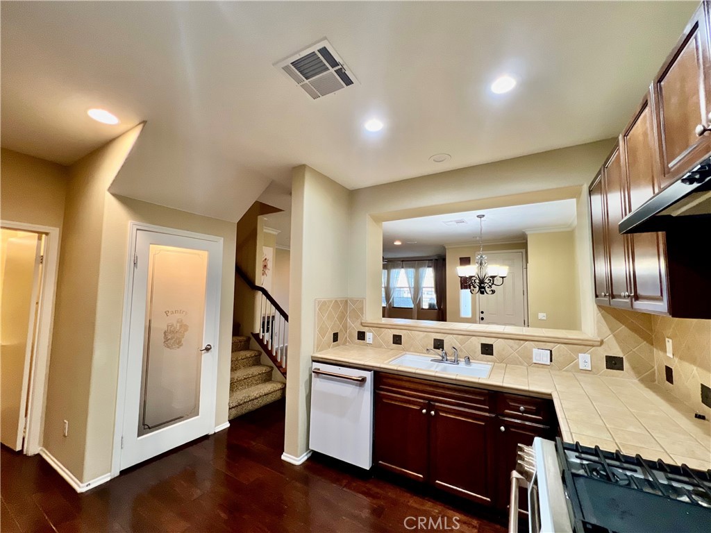 15868 Lasselle Street B Property Photo 10