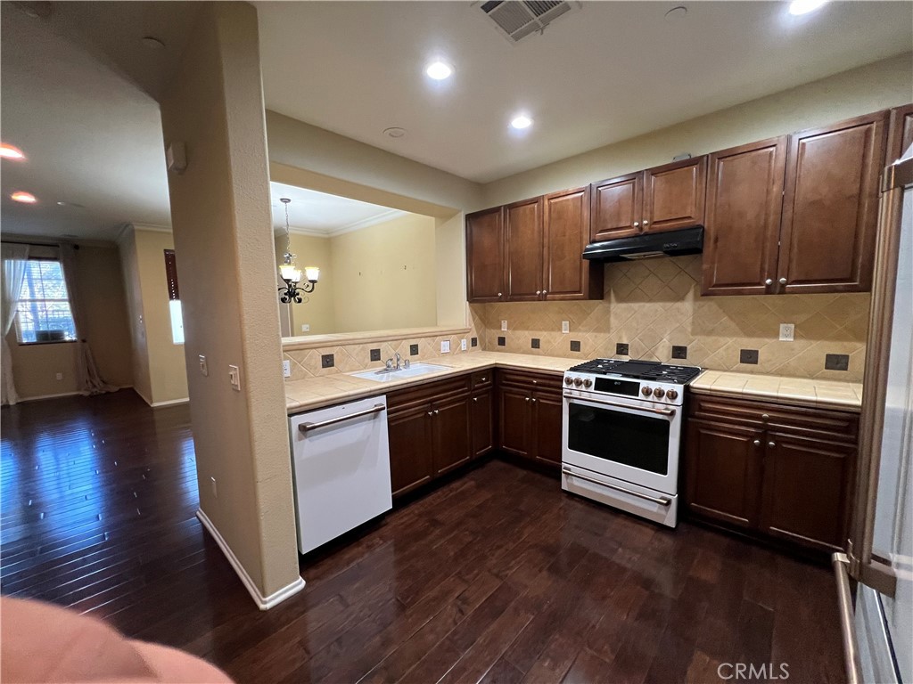 15868 Lasselle Street B Property Photo 16