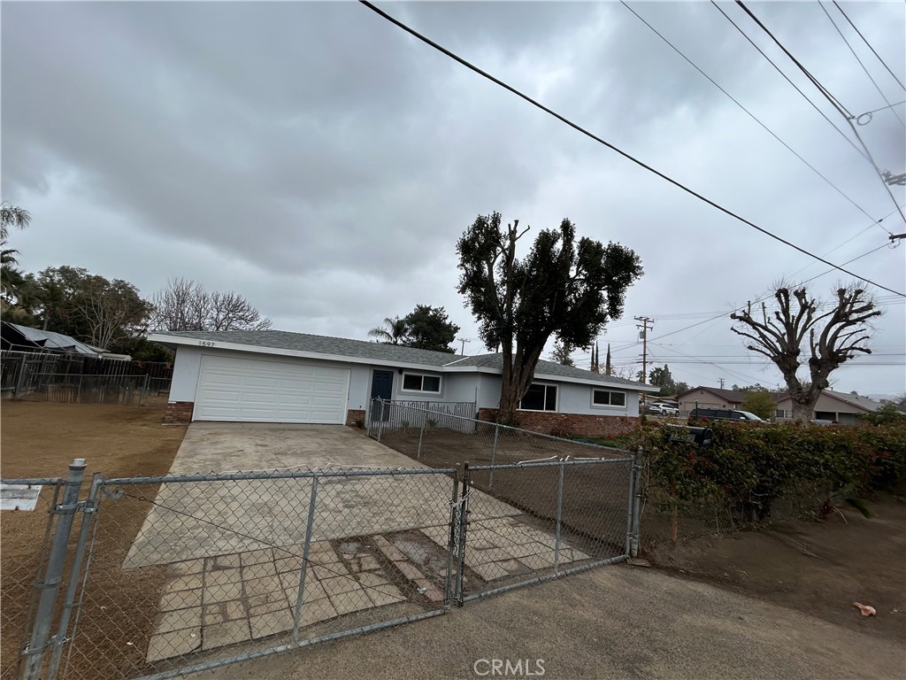 1597 Ferree Street Property Photo 2