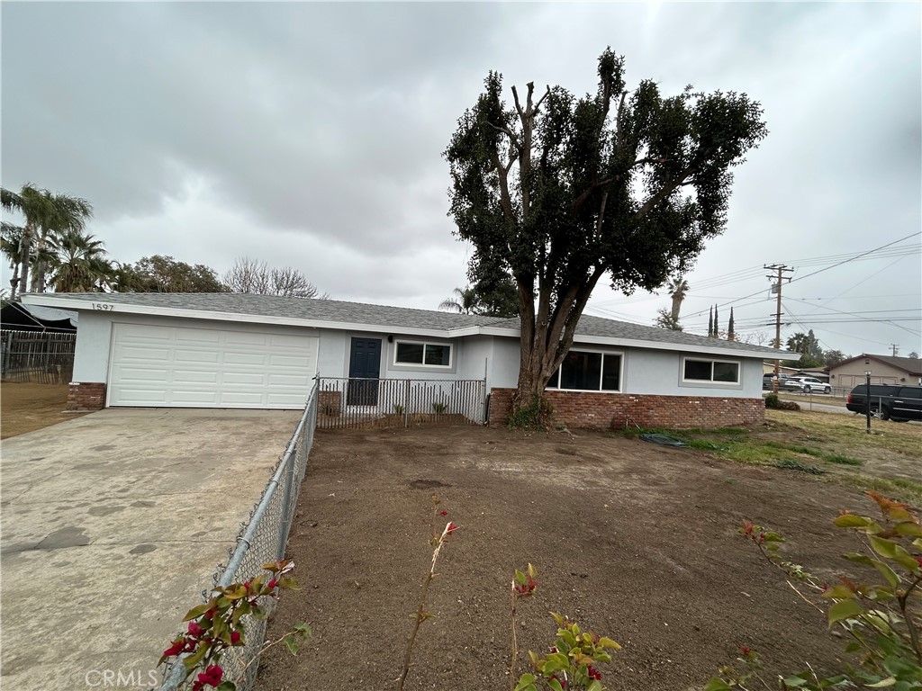 1597 Ferree Street Property Photo 3