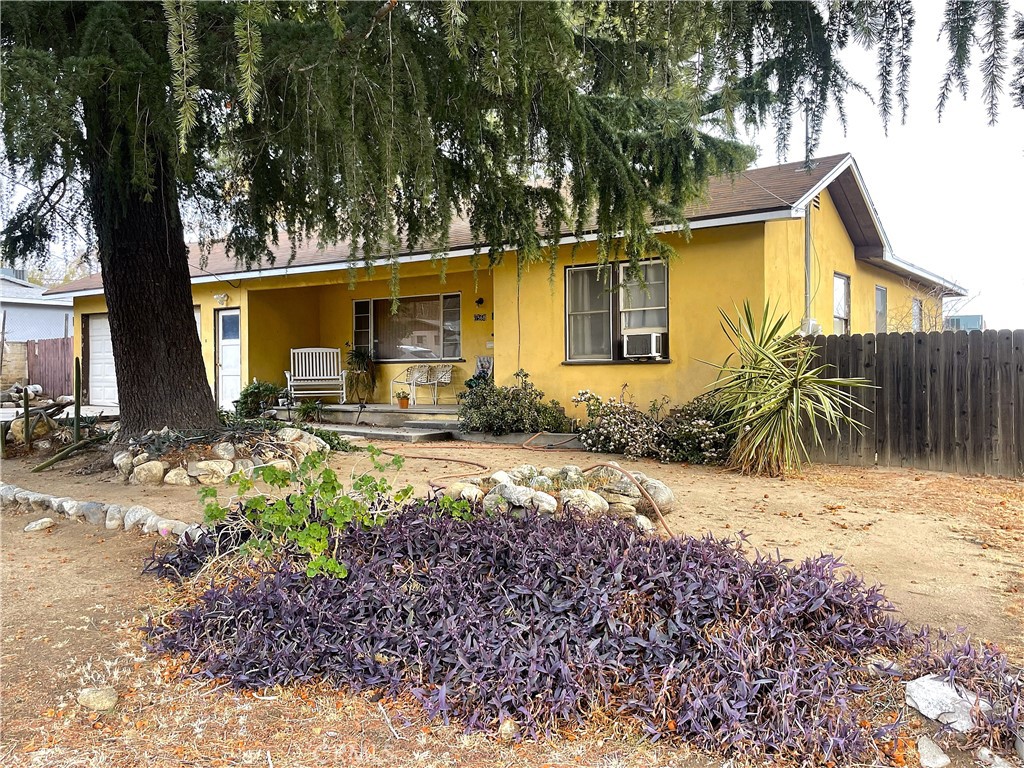 1568 N Alessandro Street Property Photo 2