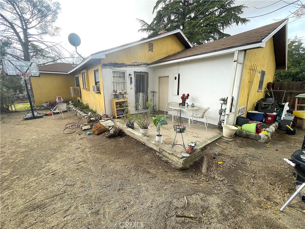 1568 N Alessandro Street Property Photo 4