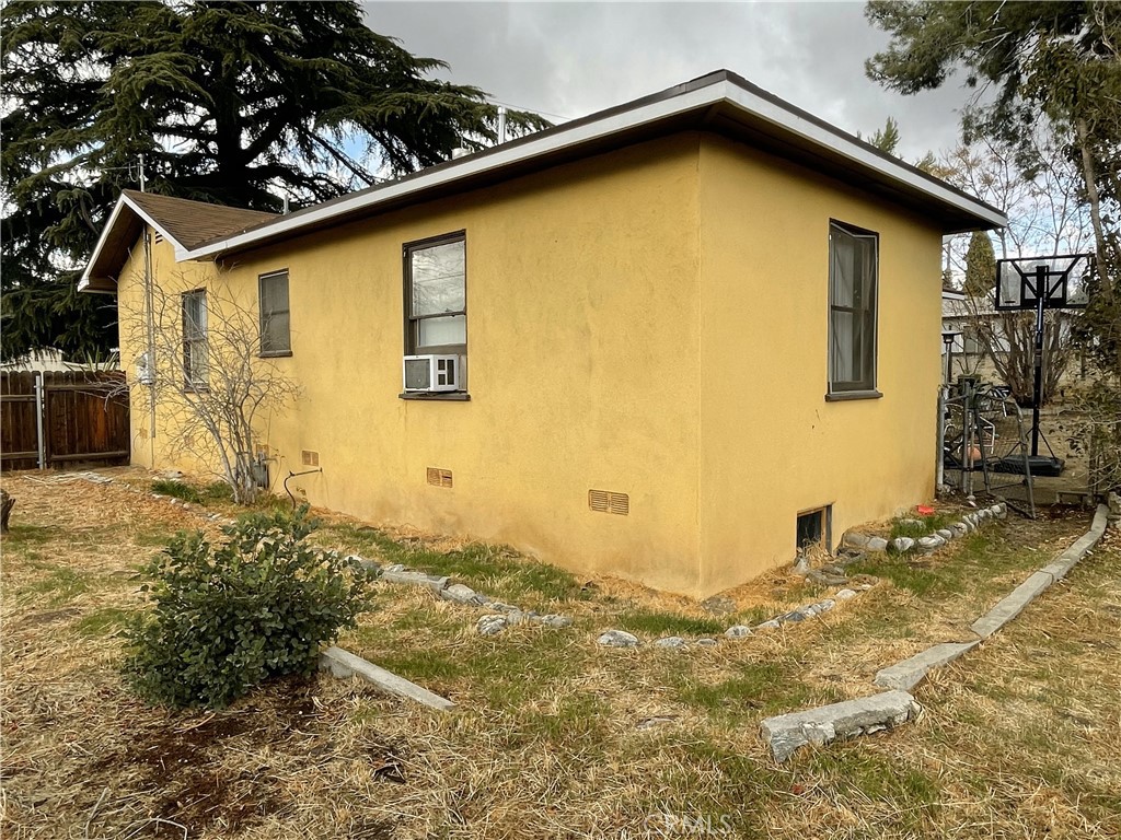 1568 N Alessandro Street Property Photo 6