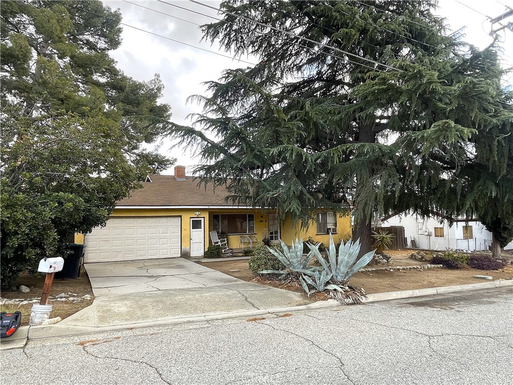 1568 N Alessandro Street Property Photo 8