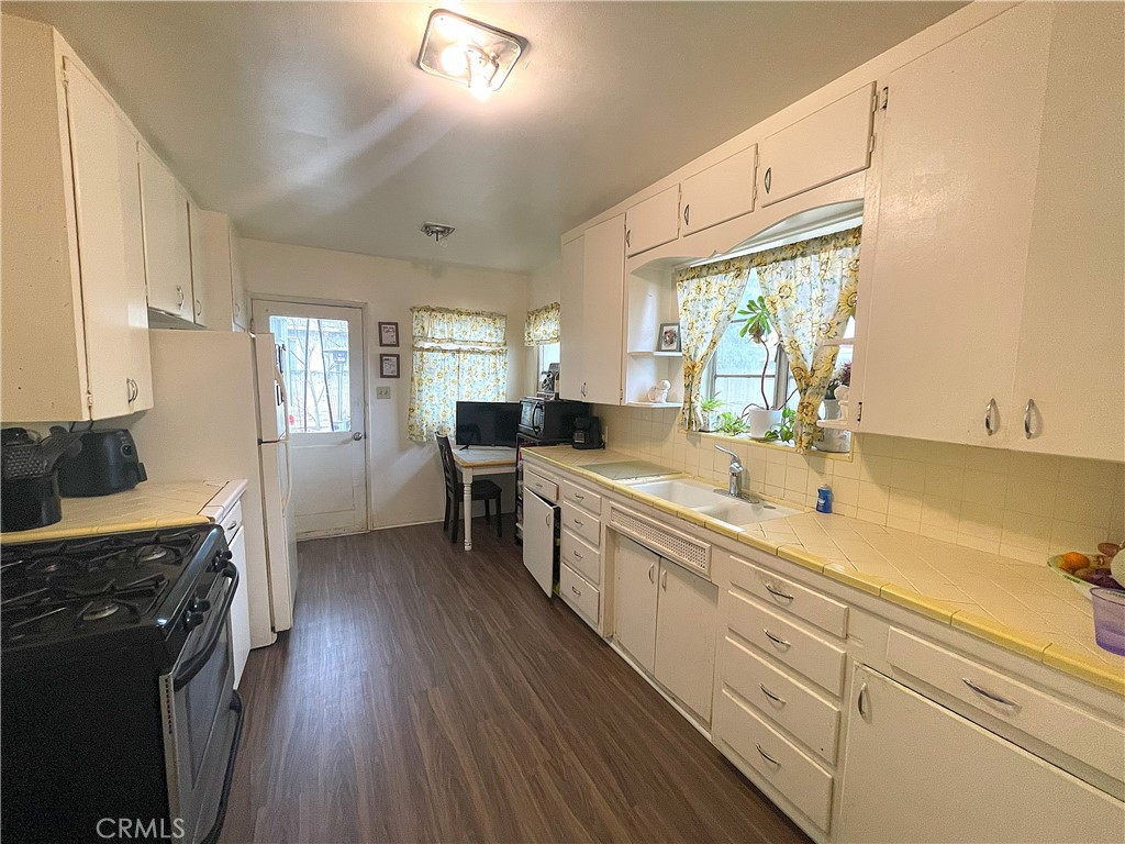 1568 N Alessandro Street Property Photo 14