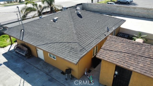 15594 Slover Avenue Property Photo 4