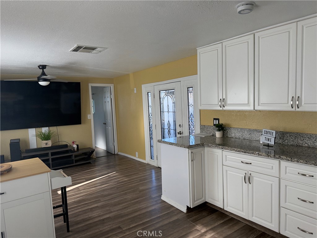 2250 W Darby 6 Property Photo 14