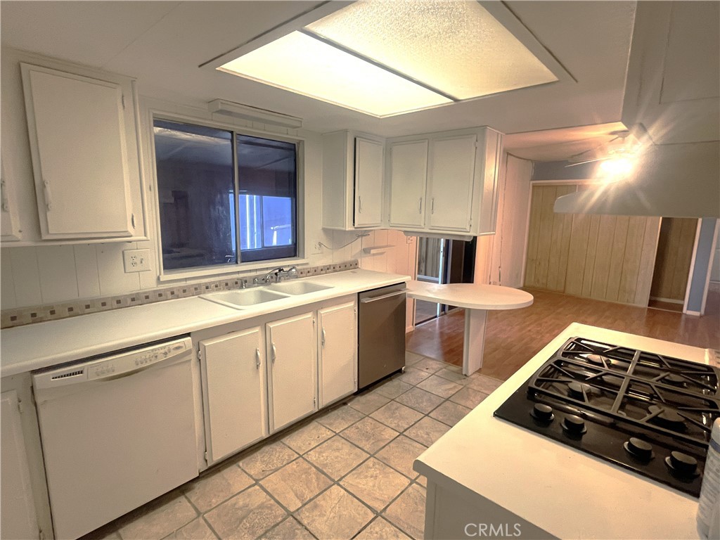 9391 California Avenue 30 Property Photo 7