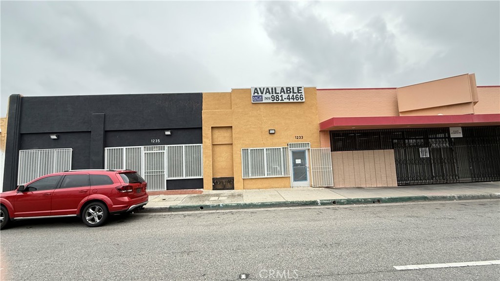 1233 N E Street Property Photo 2