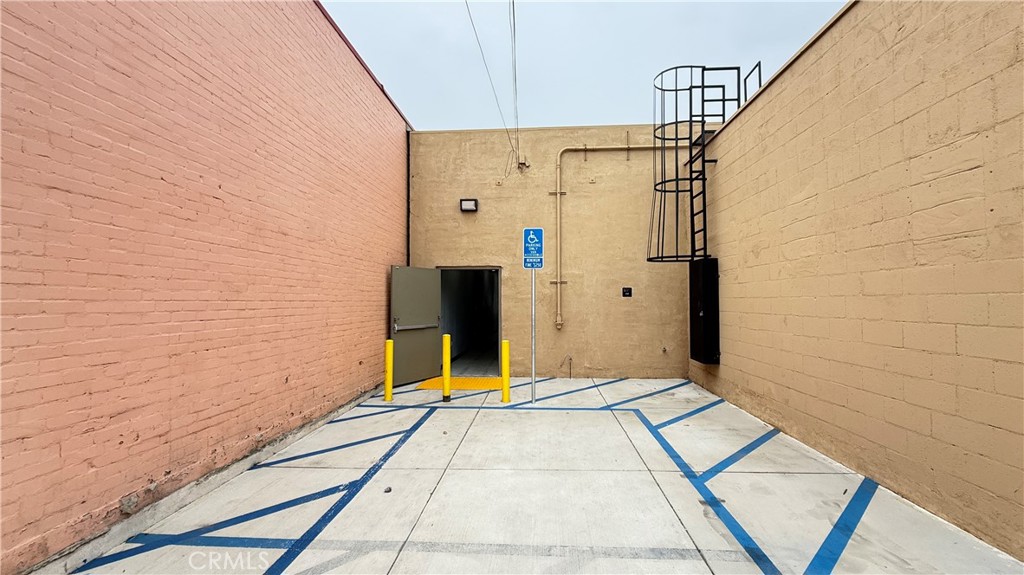 1233 N E Street Property Photo 12