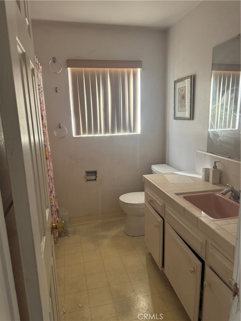 675 Palo Alto Avenue Property Photo 4