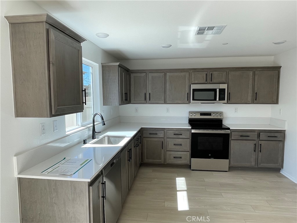 2231 Linden Lane Property Photo 2