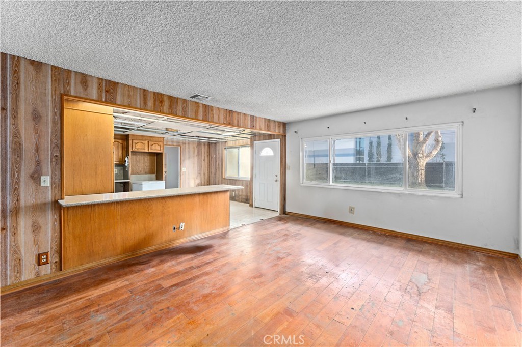 1829 E Elm Street Property Photo 8