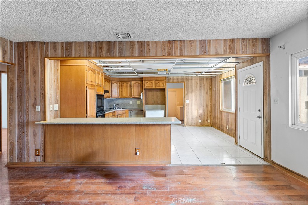 1829 E Elm Street Property Photo 9