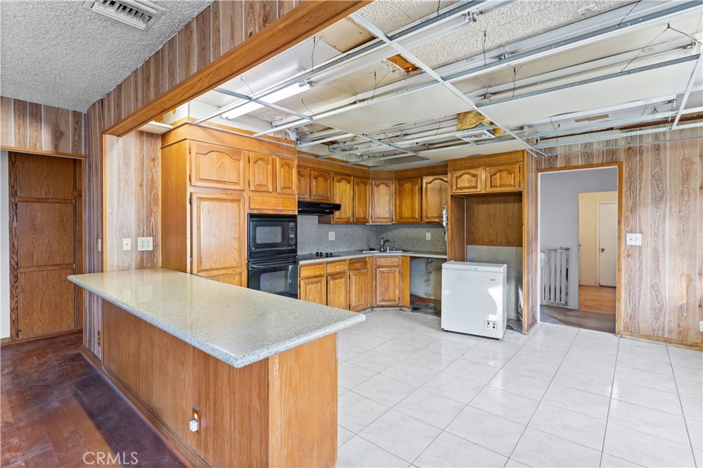 1829 E Elm Street Property Photo 10