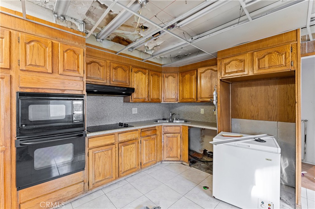 1829 E Elm Street Property Photo 12
