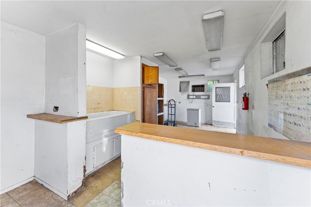 1829 E Elm Street Property Photo 32