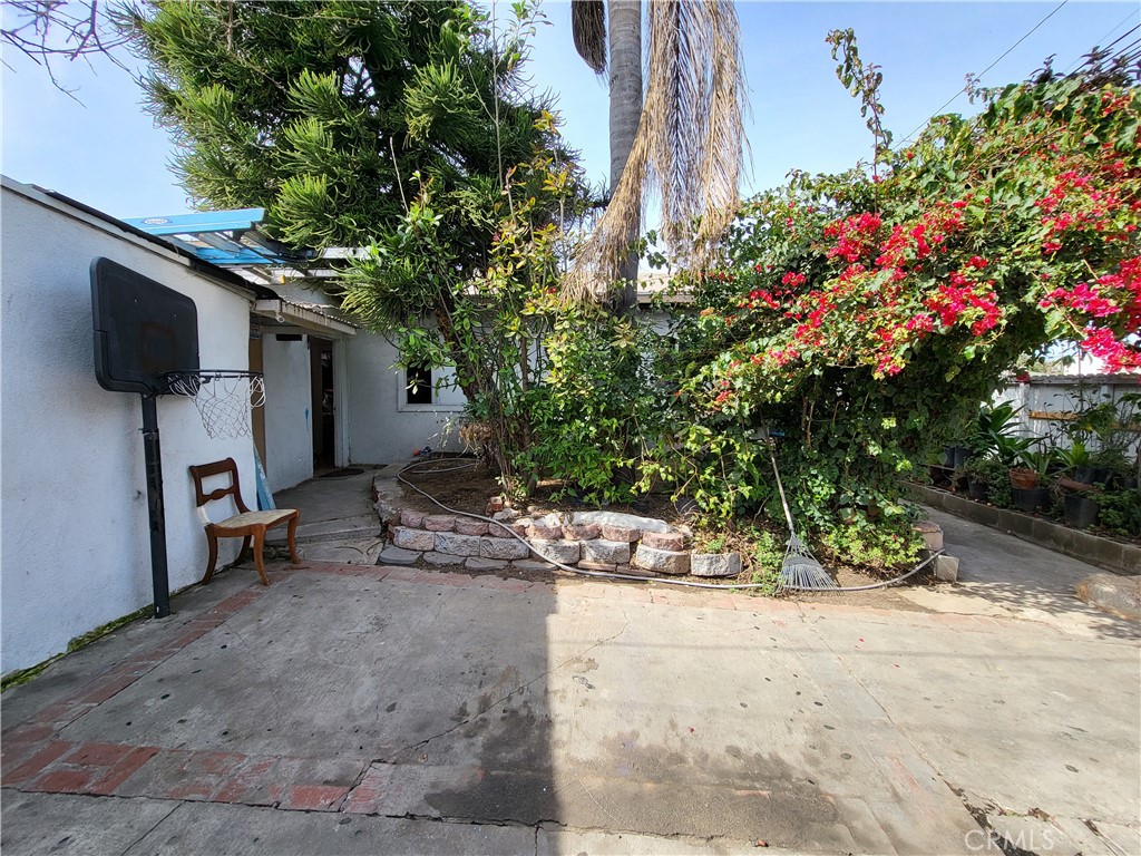 1548 W Century Blvd Property Photo 1