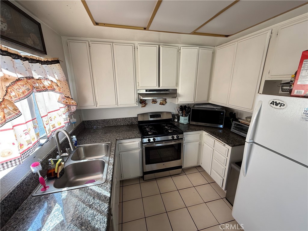 1687 N Fillmore Avenue Property Photo 5