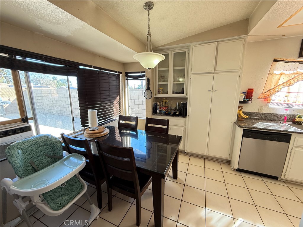 1687 N Fillmore Avenue Property Photo 6