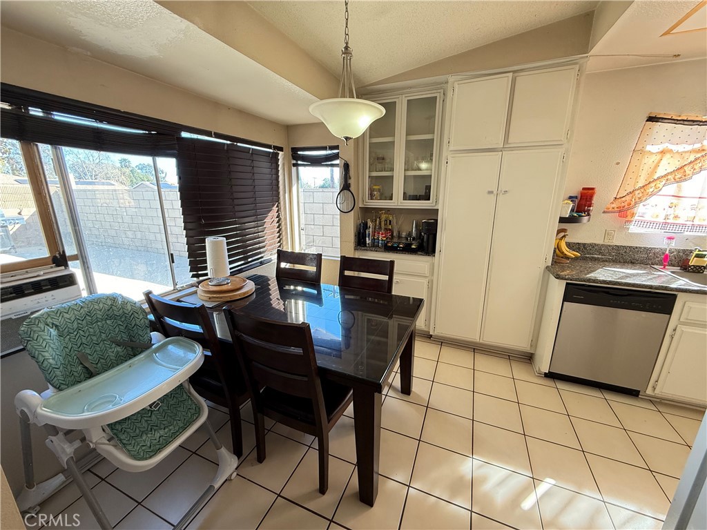 1687 N Fillmore Avenue Property Photo 7