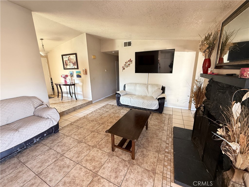 1687 N Fillmore Avenue Property Photo 8