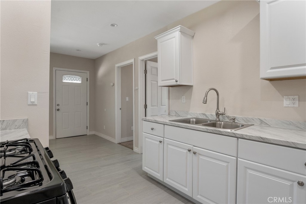753 W 41st Street A Property Photo 1