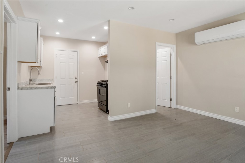 753 W 41st Street A Property Photo 6