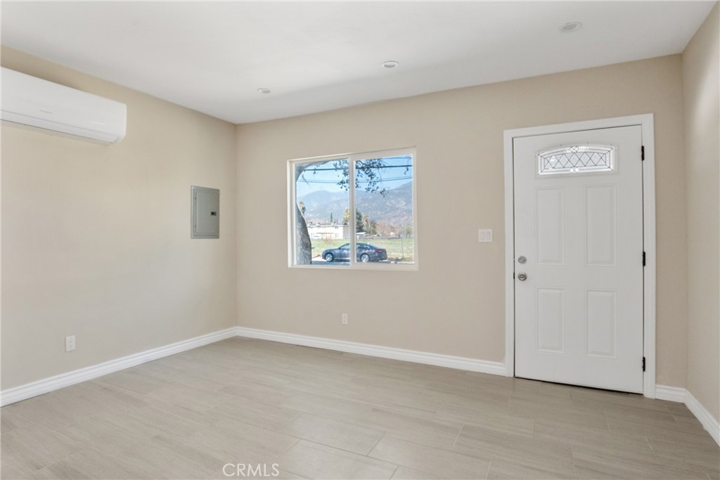 753 W 41st Street A Property Photo 9