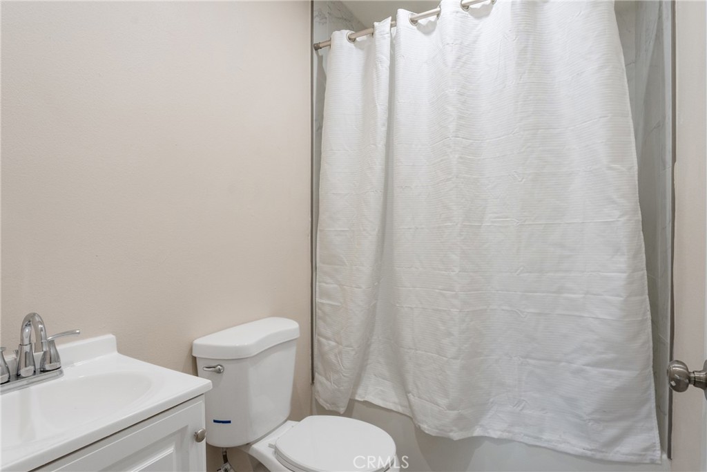 753 W 41st Street A Property Photo 14