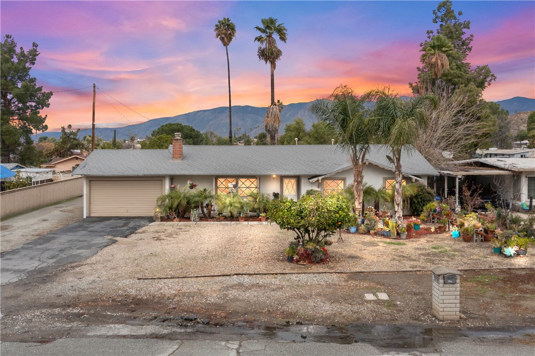 1916 E Oakland Avenue Property Photo
