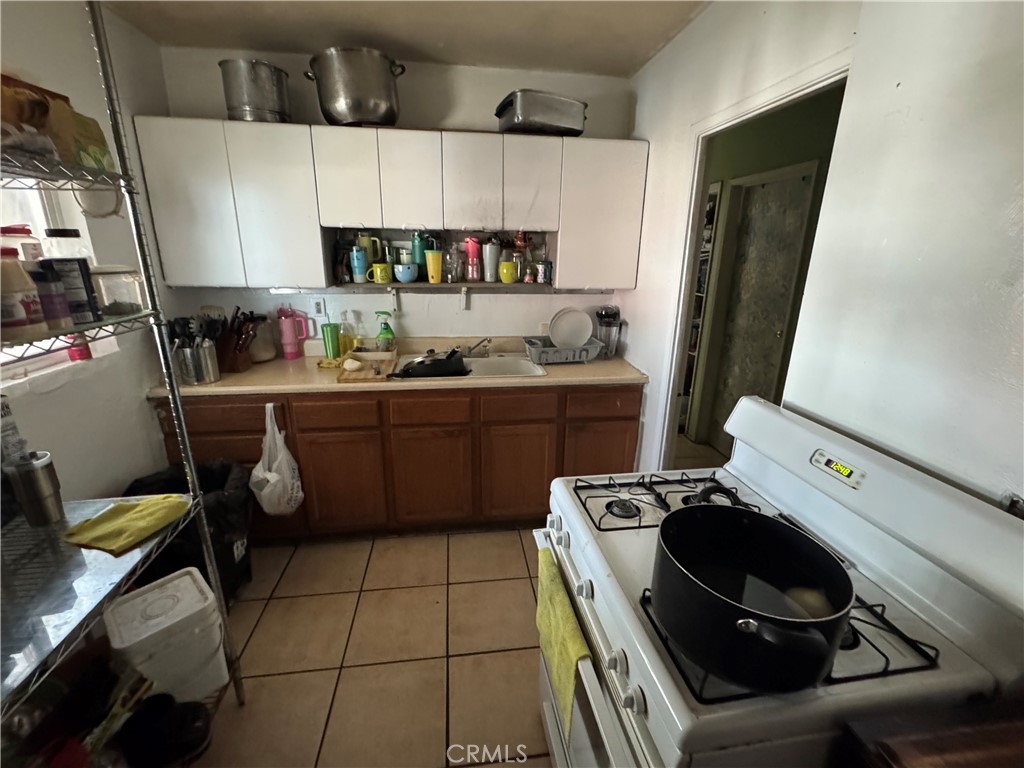 2216 Greenwood Street Property Photo 3
