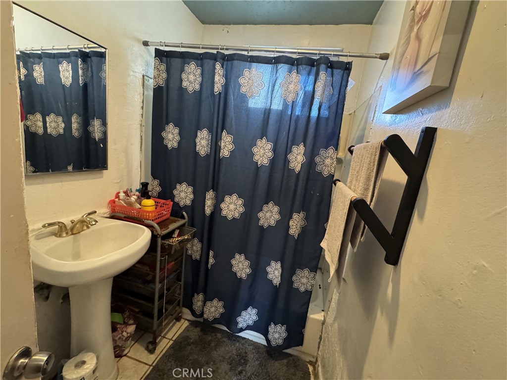 2216 Greenwood Street Property Photo 4