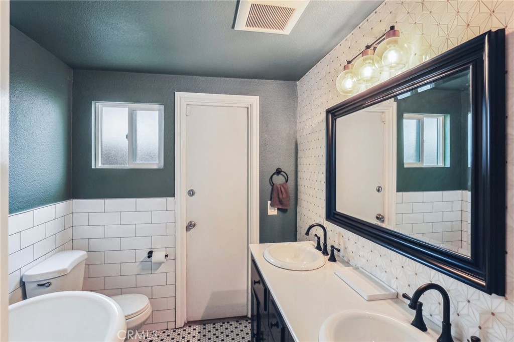 1005 W 7th Street Property Photo 21