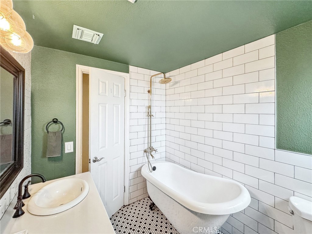 1005 W 7th Street Property Photo 22