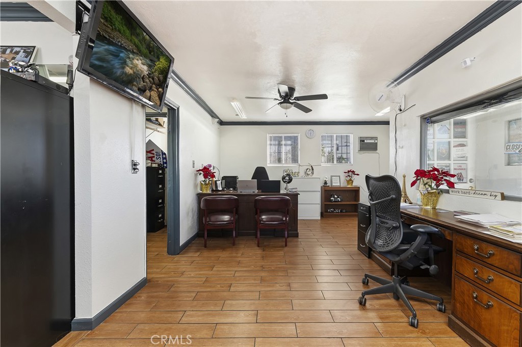 16870 Merrill Property Photo 15