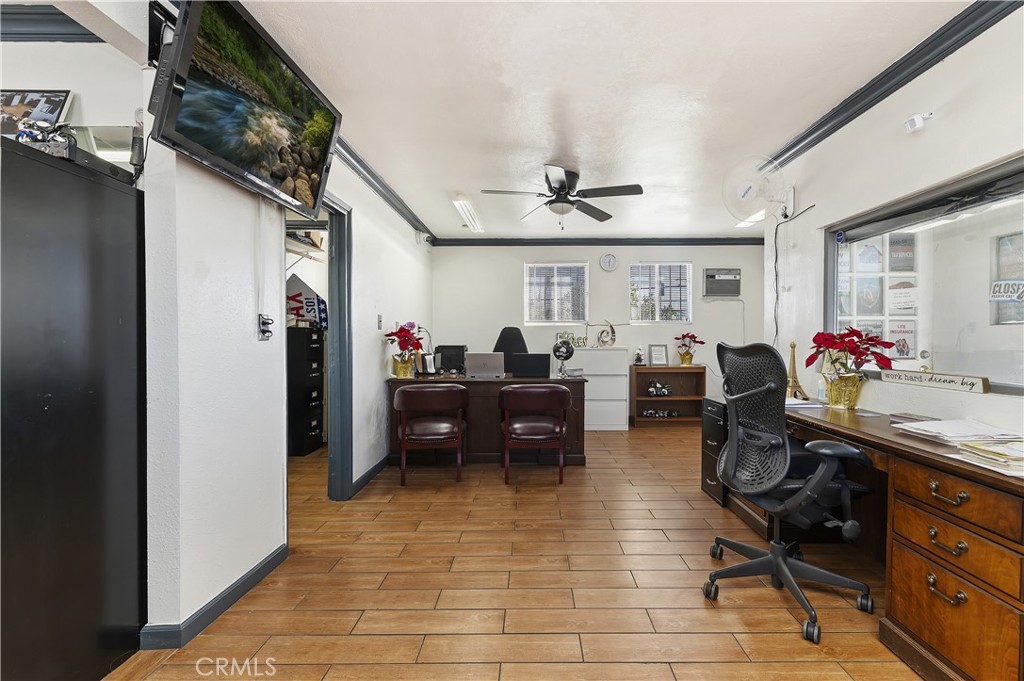 16870 Merrill Property Photo 15