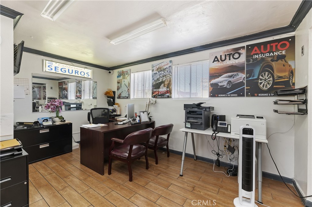 16870 Merrill Property Photo 19