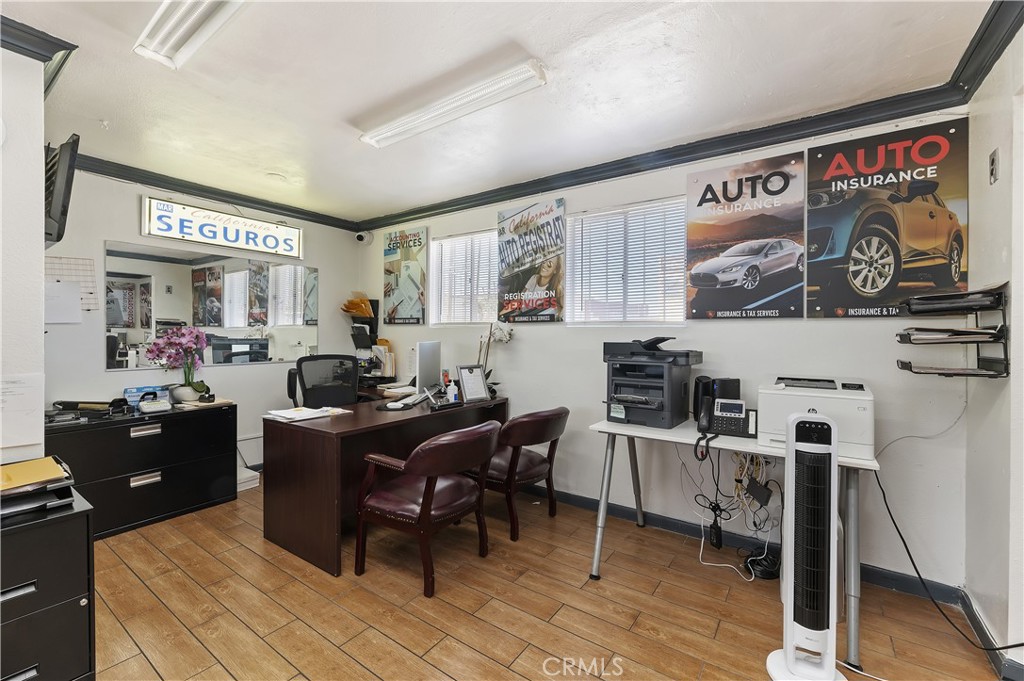 16870 Merrill Property Photo 19