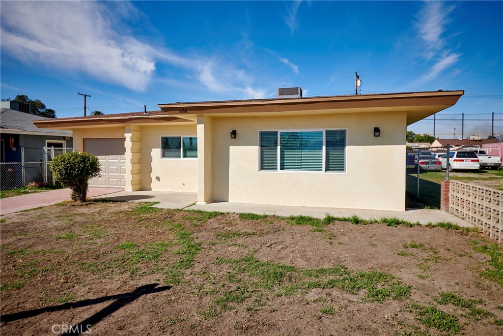 686 S J Street Property Photo 4