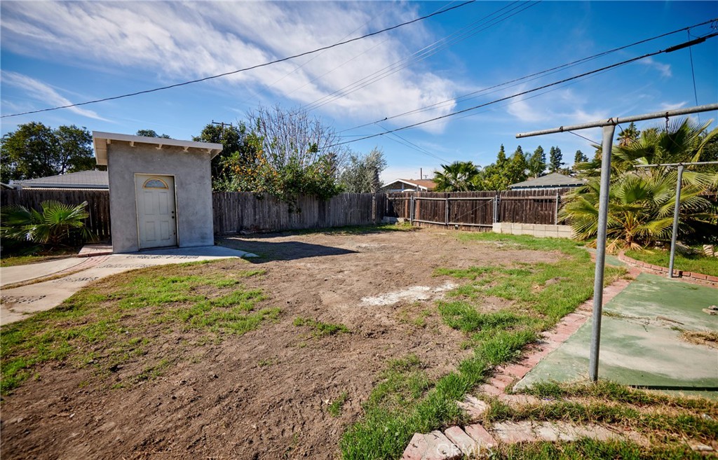 686 S J Street Property Photo 32