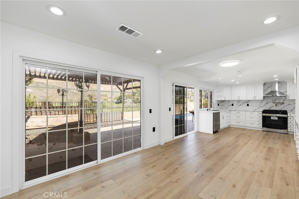 28404 Coachman Lane Property Photo 10