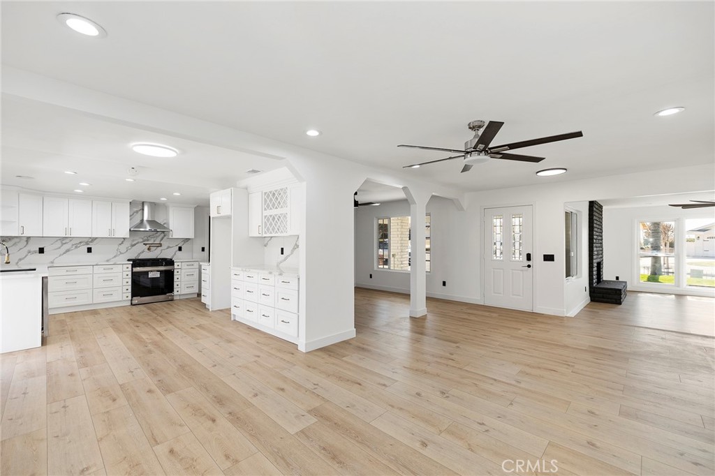 28404 Coachman Lane Property Photo 11