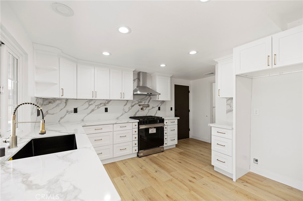28404 Coachman Lane Property Photo 16