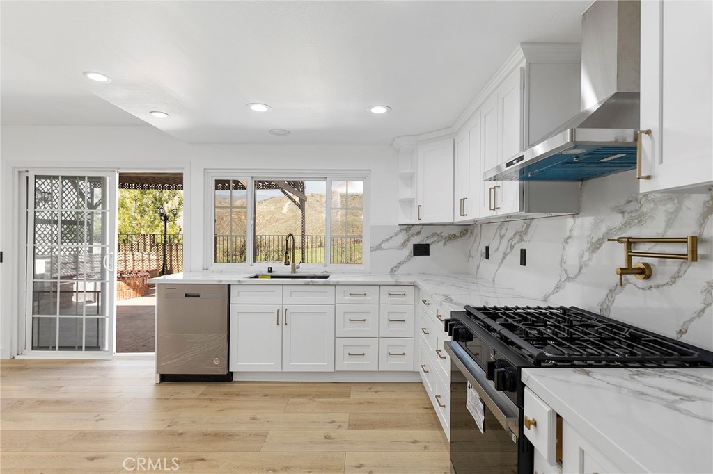 28404 Coachman Lane Property Photo 17